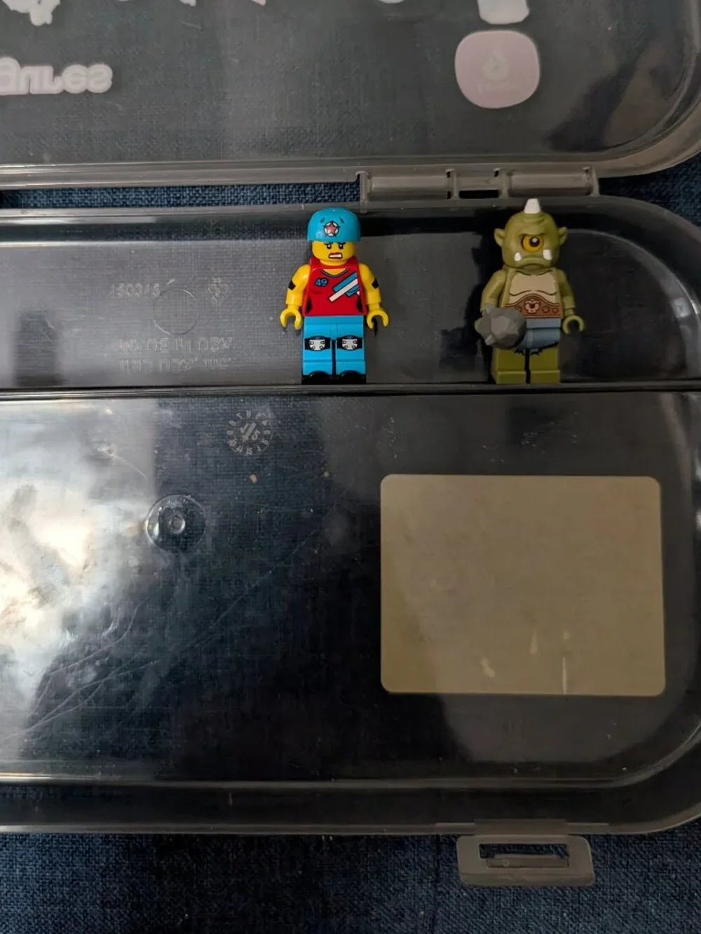 Lego Series 9 minifigure storage case with 2 figures